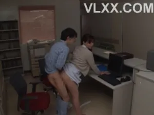 Con gái bị chủ nợ của bố bắt làm nô lệ tình dục để trừ nợ