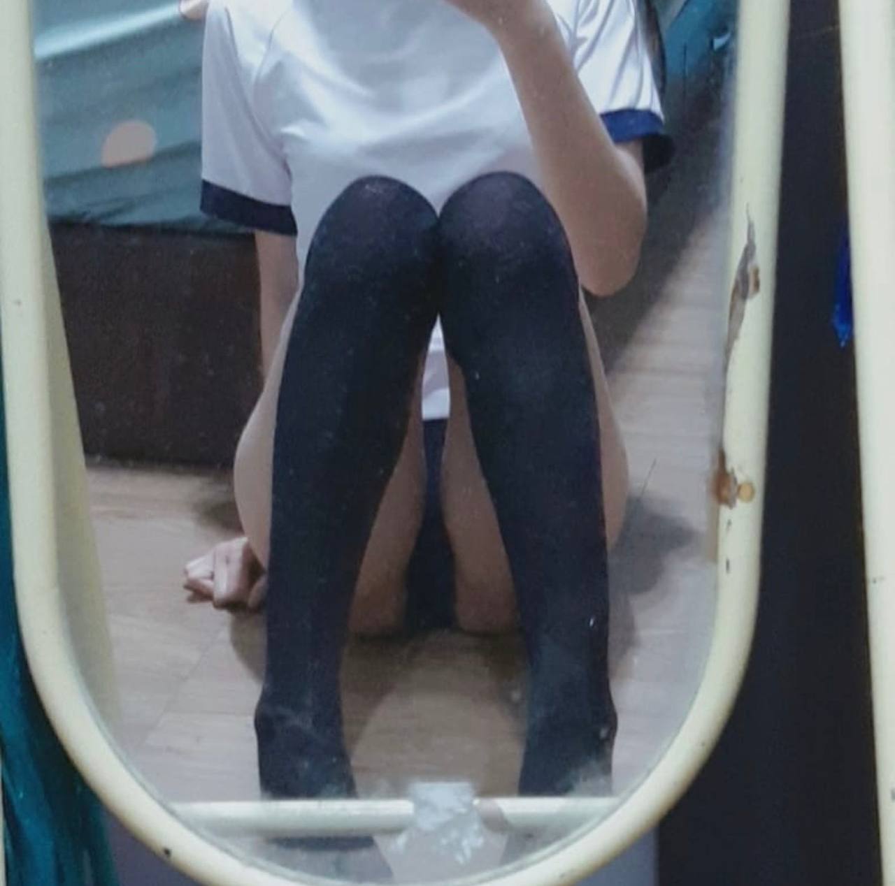 Chơi chảy nước bím em học sinh nữ ngây thơ